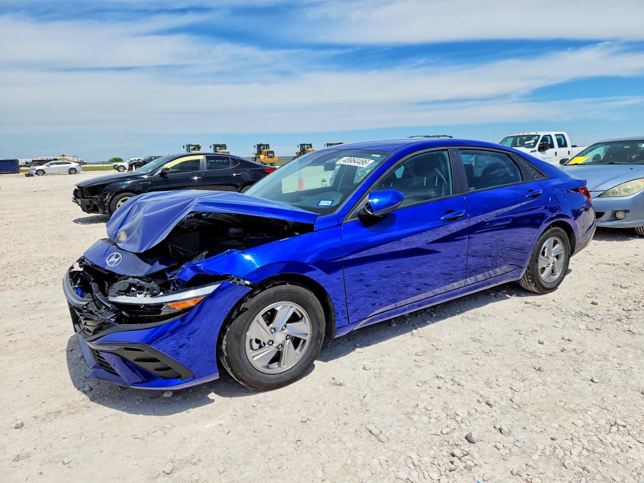 Salvage Hyundai ELANTRA Image