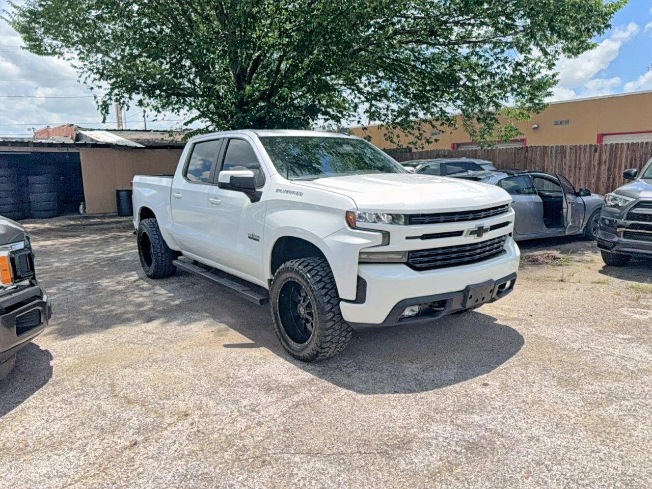 Salvage Chevrolet Silverado Image