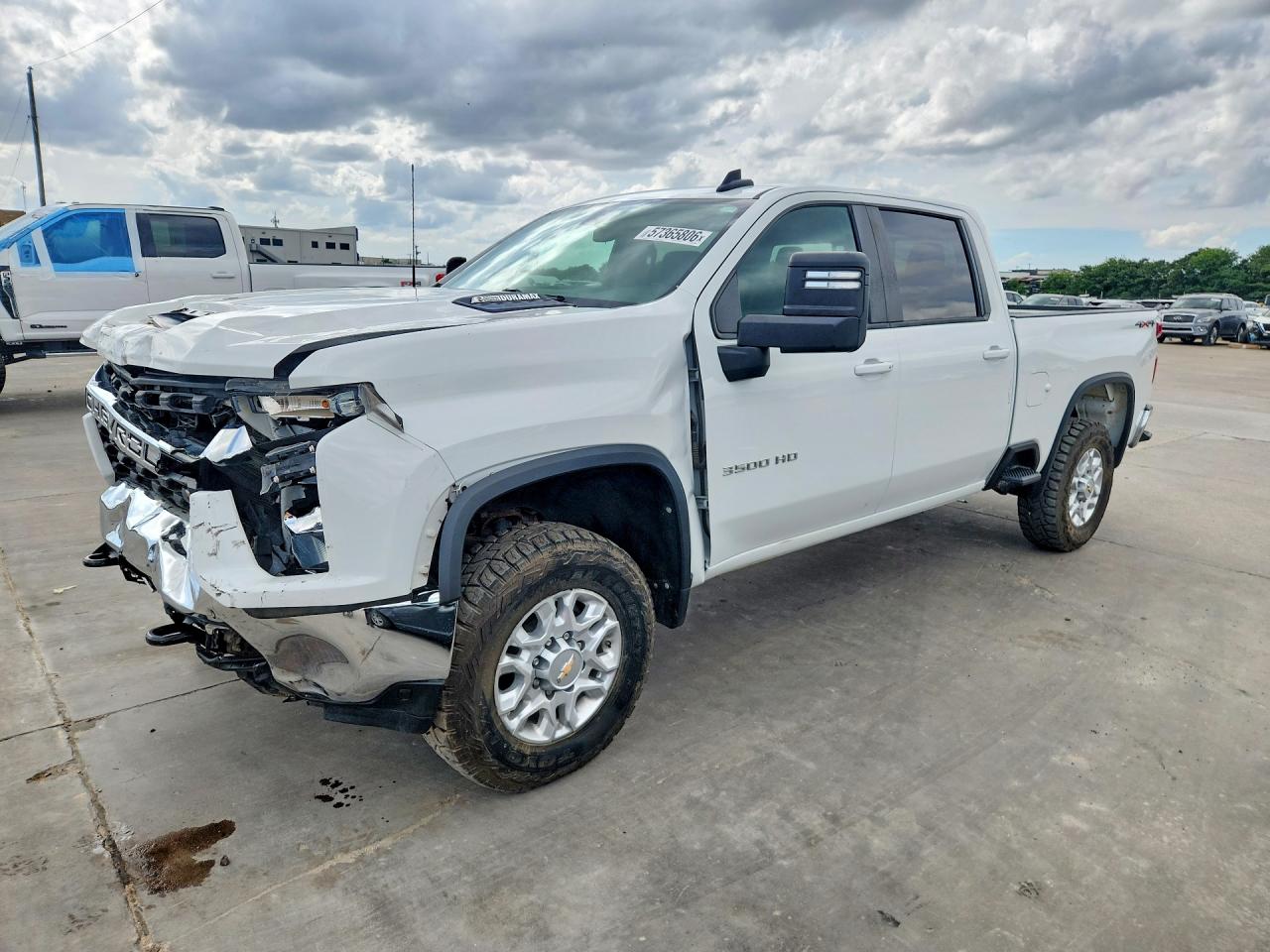 Salvage Chevrolet Silverado Image