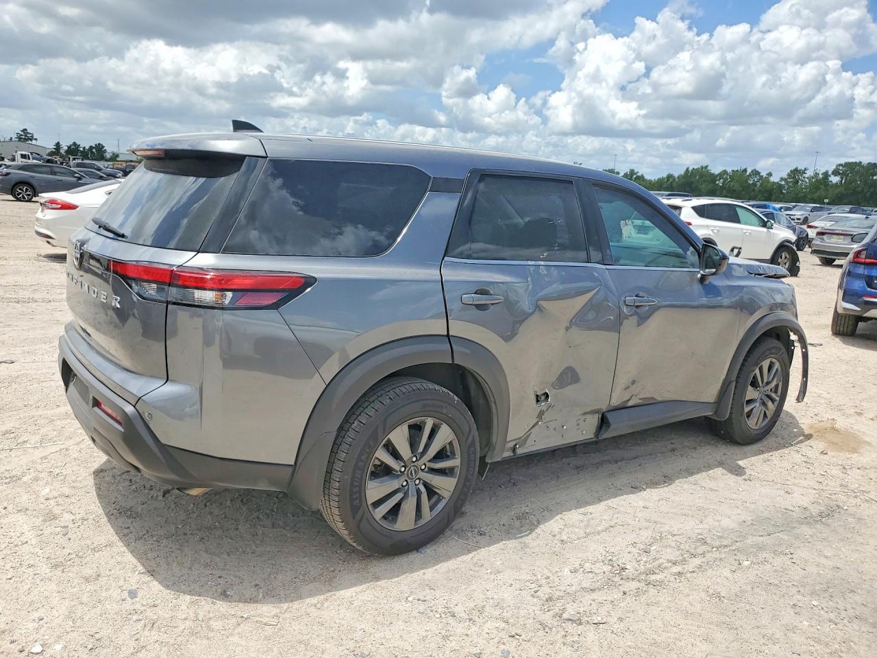 Nissan Pathfinder S