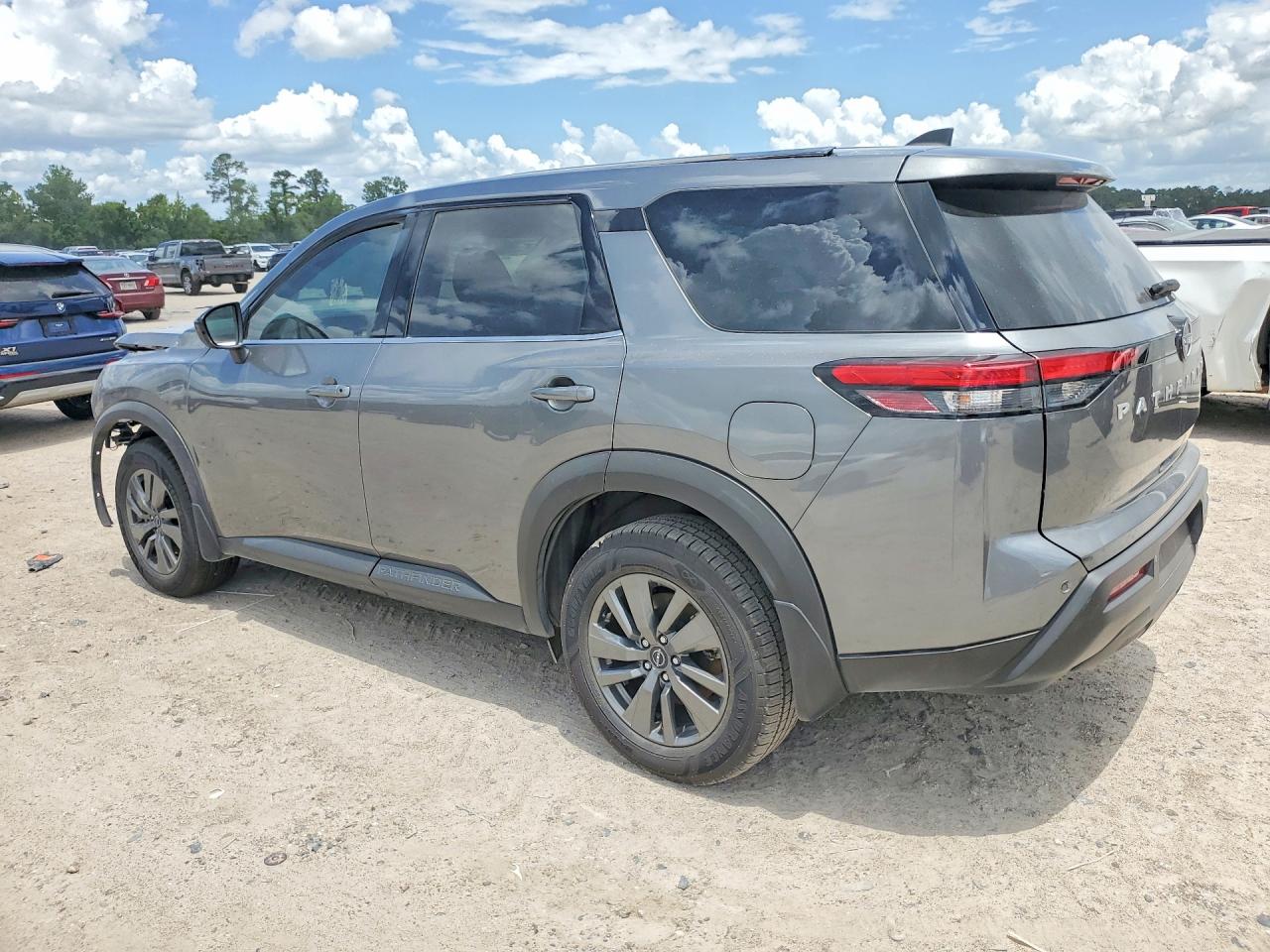 Nissan Pathfinder S