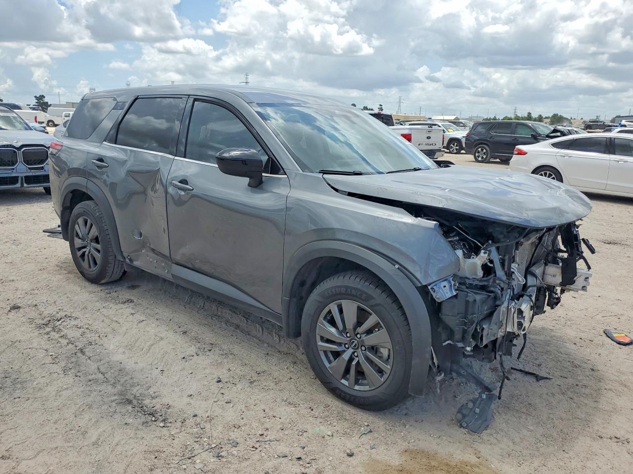 Nissan Pathfinder S