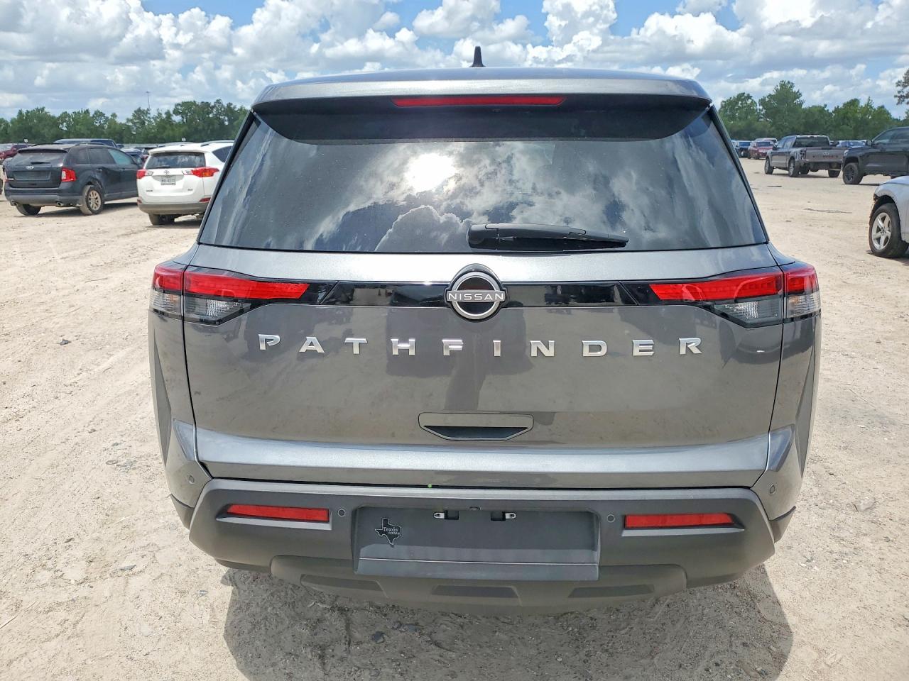 Nissan Pathfinder S