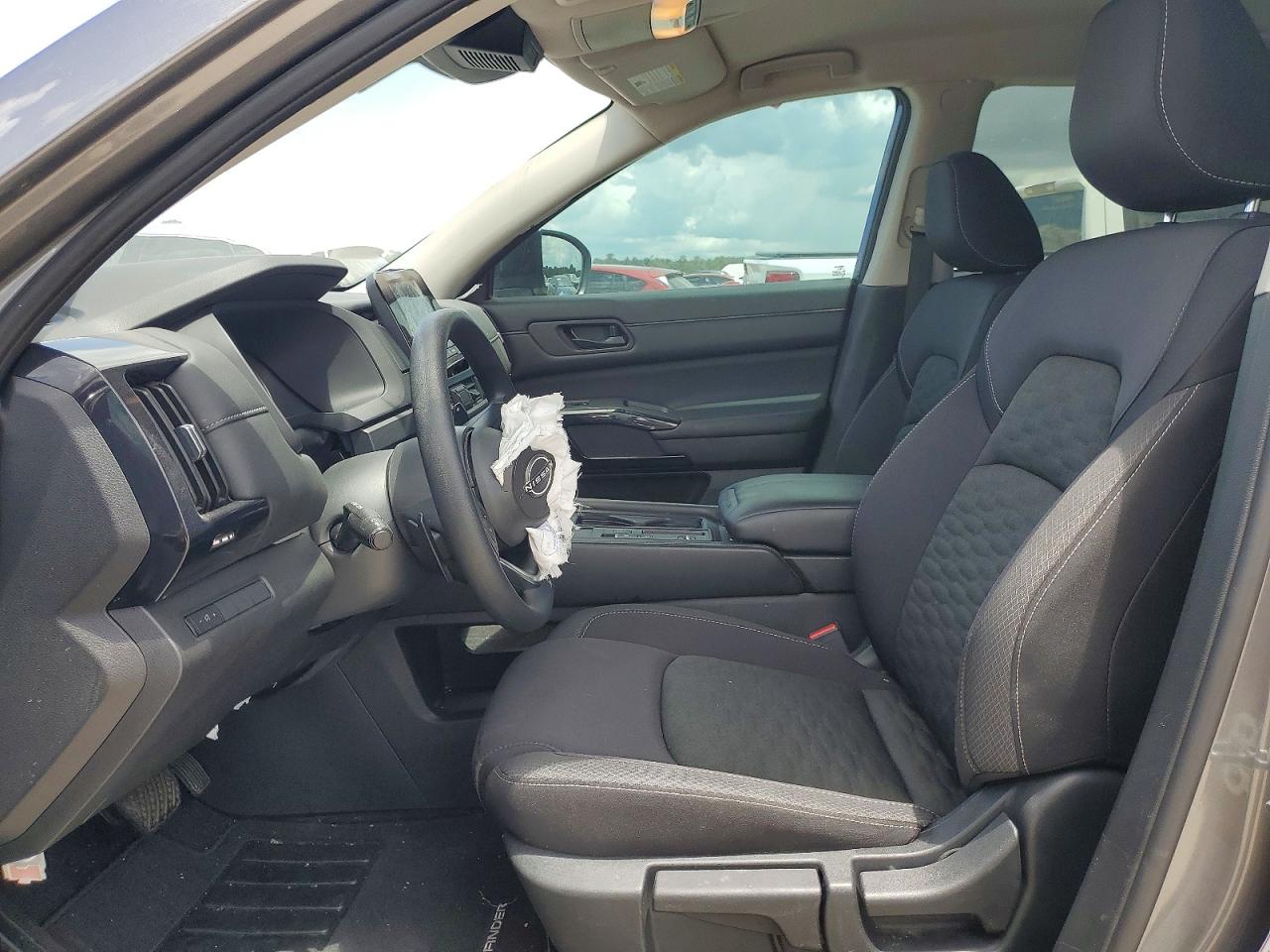 Nissan Pathfinder S