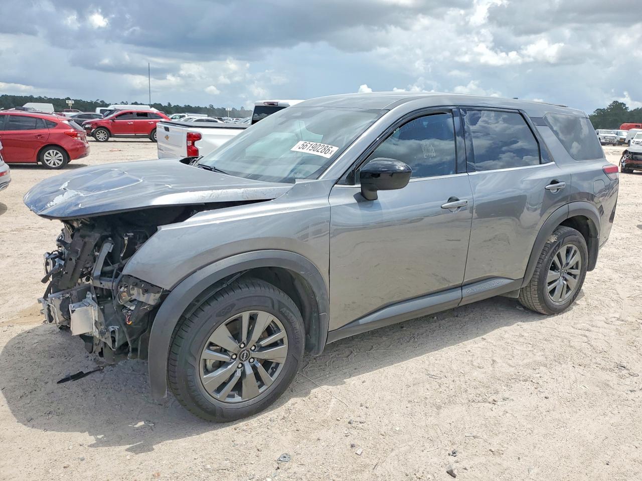 Salvage Nissan Pathfinder Image
