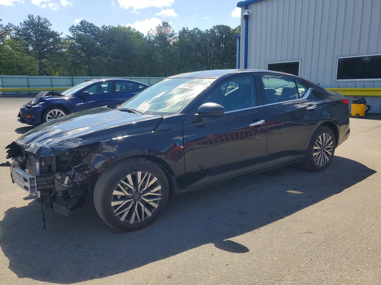 Salvage Nissan Altima Image