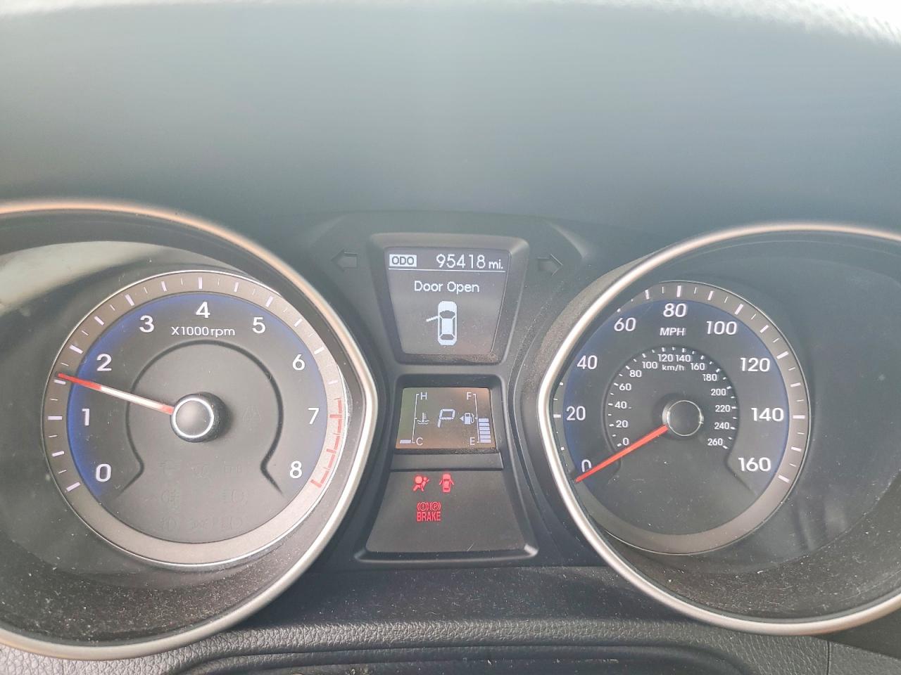 Hyundai ELANTRA Base