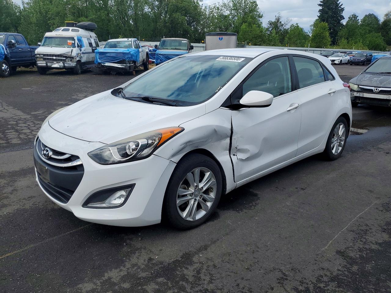 Salvage Hyundai ELANTRA Image