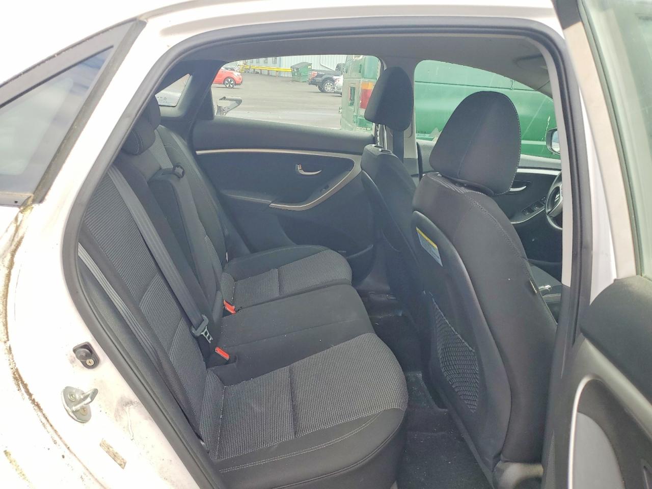 Hyundai ELANTRA Base