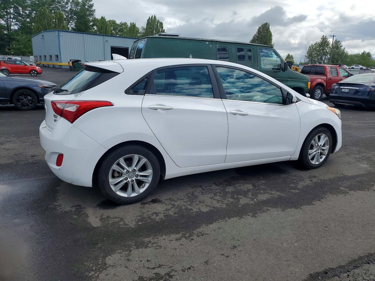 Hyundai ELANTRA Base