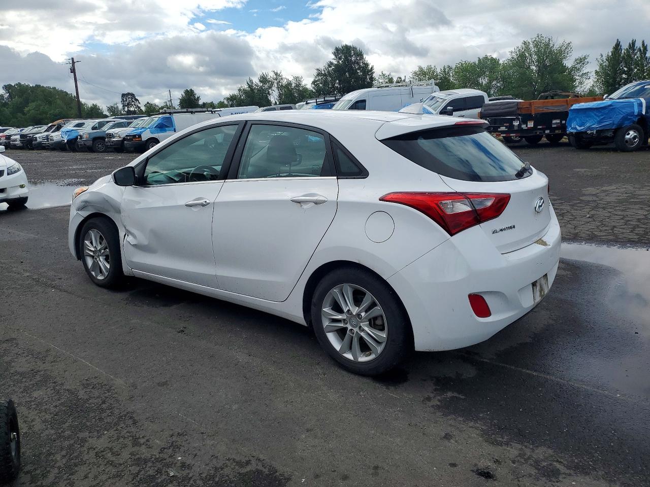 Hyundai ELANTRA Base