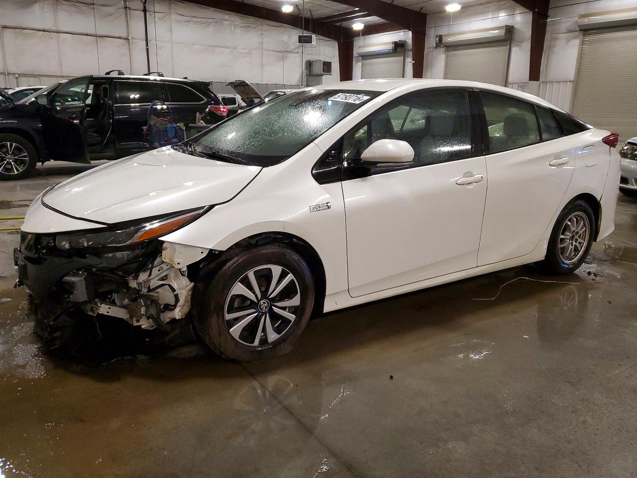 Salvage Toyota Prius Image