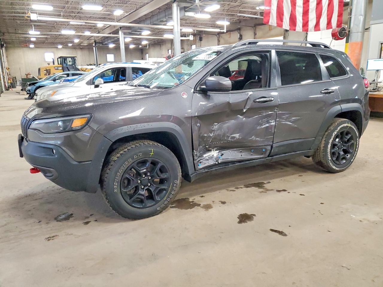 Salvage Jeep Cherokee Image