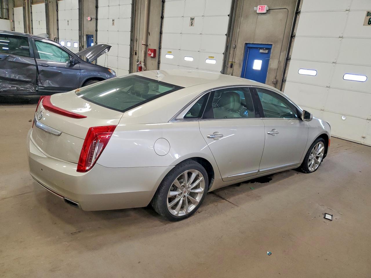 Cadillac XTS Luxury Collection