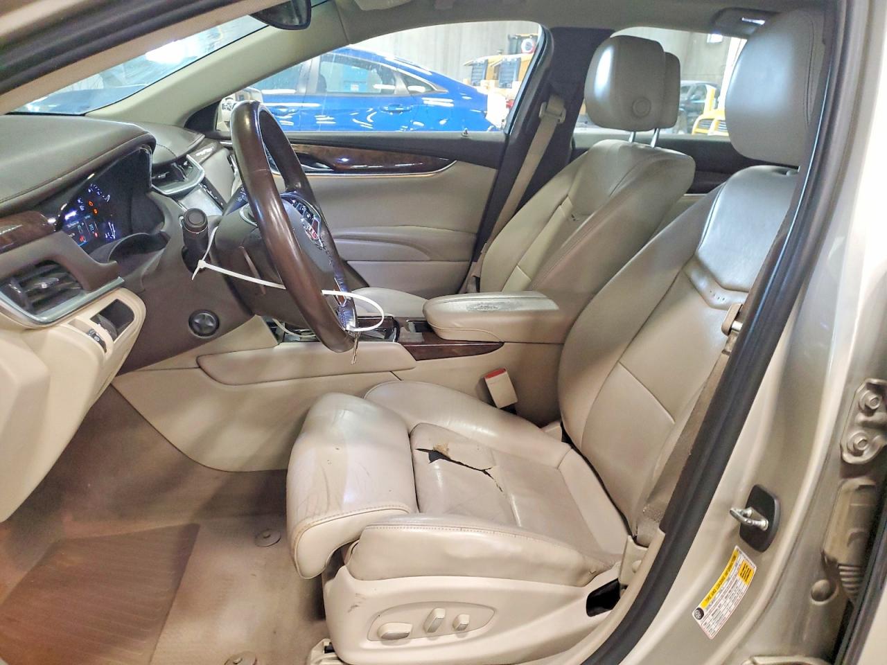 Cadillac XTS Luxury Collection