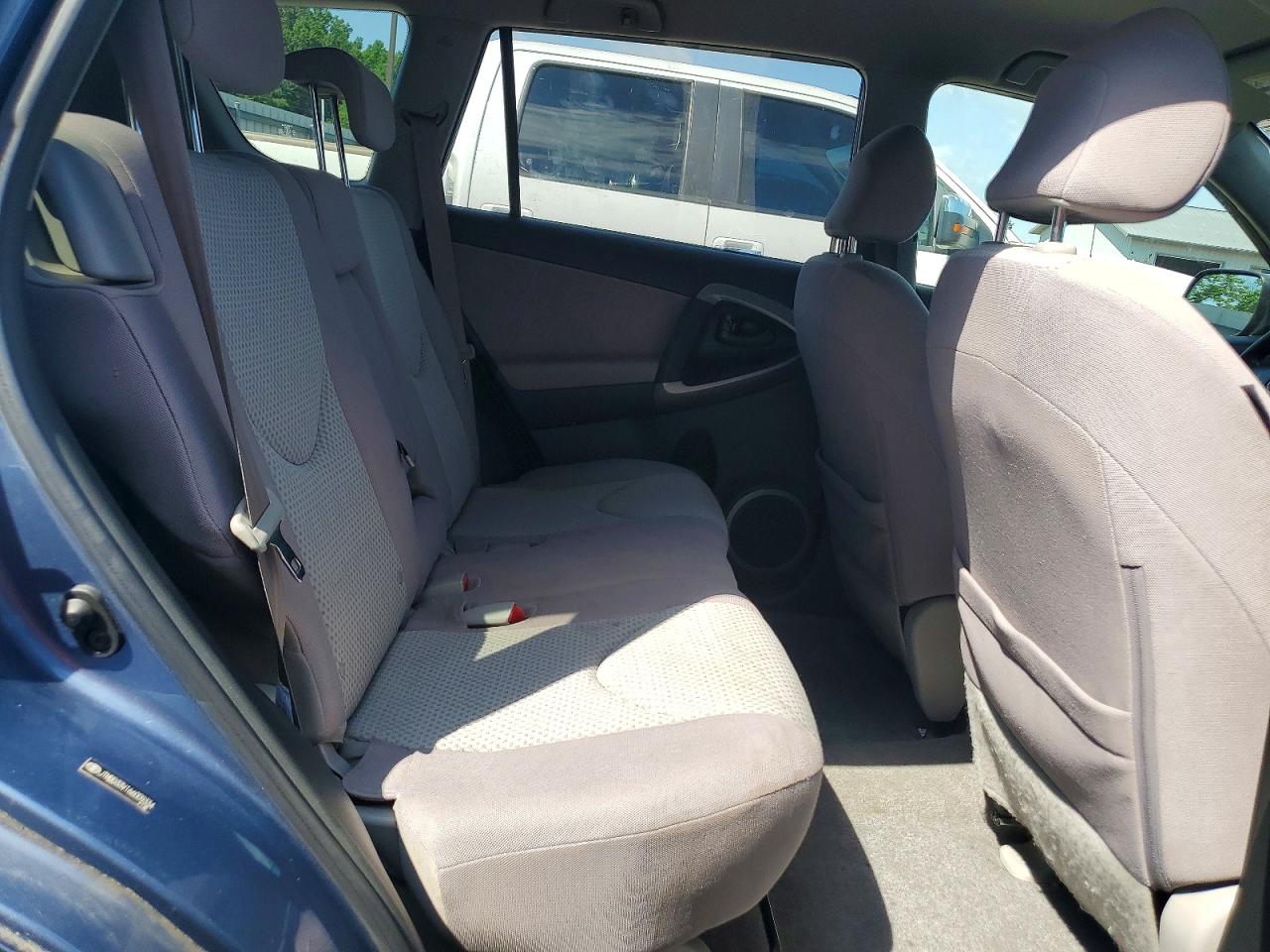 Toyota RAV4 Base