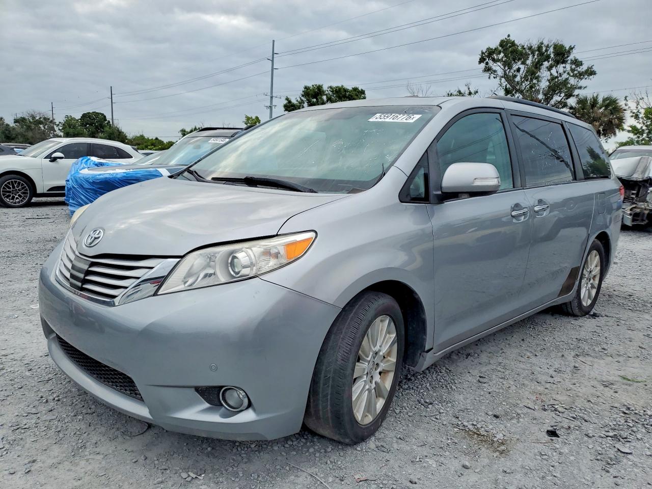Salvage Toyota Sienna Image