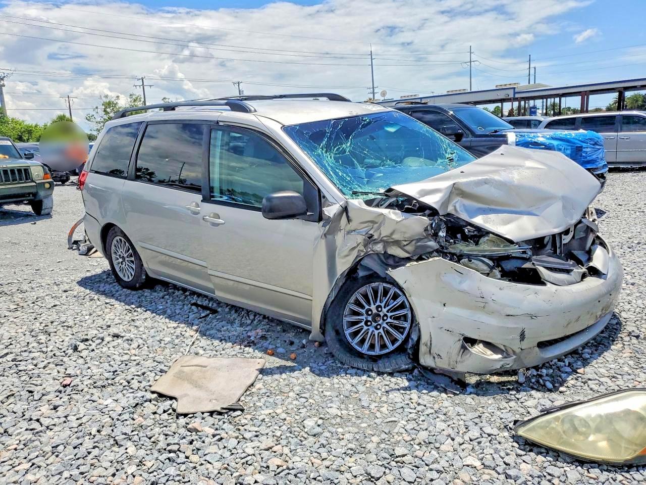 Toyota Sienna Le 7 Passenger