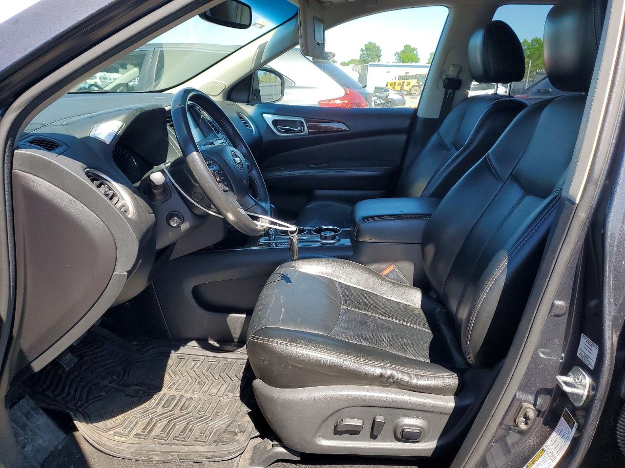 Nissan Pathfinder Platinum