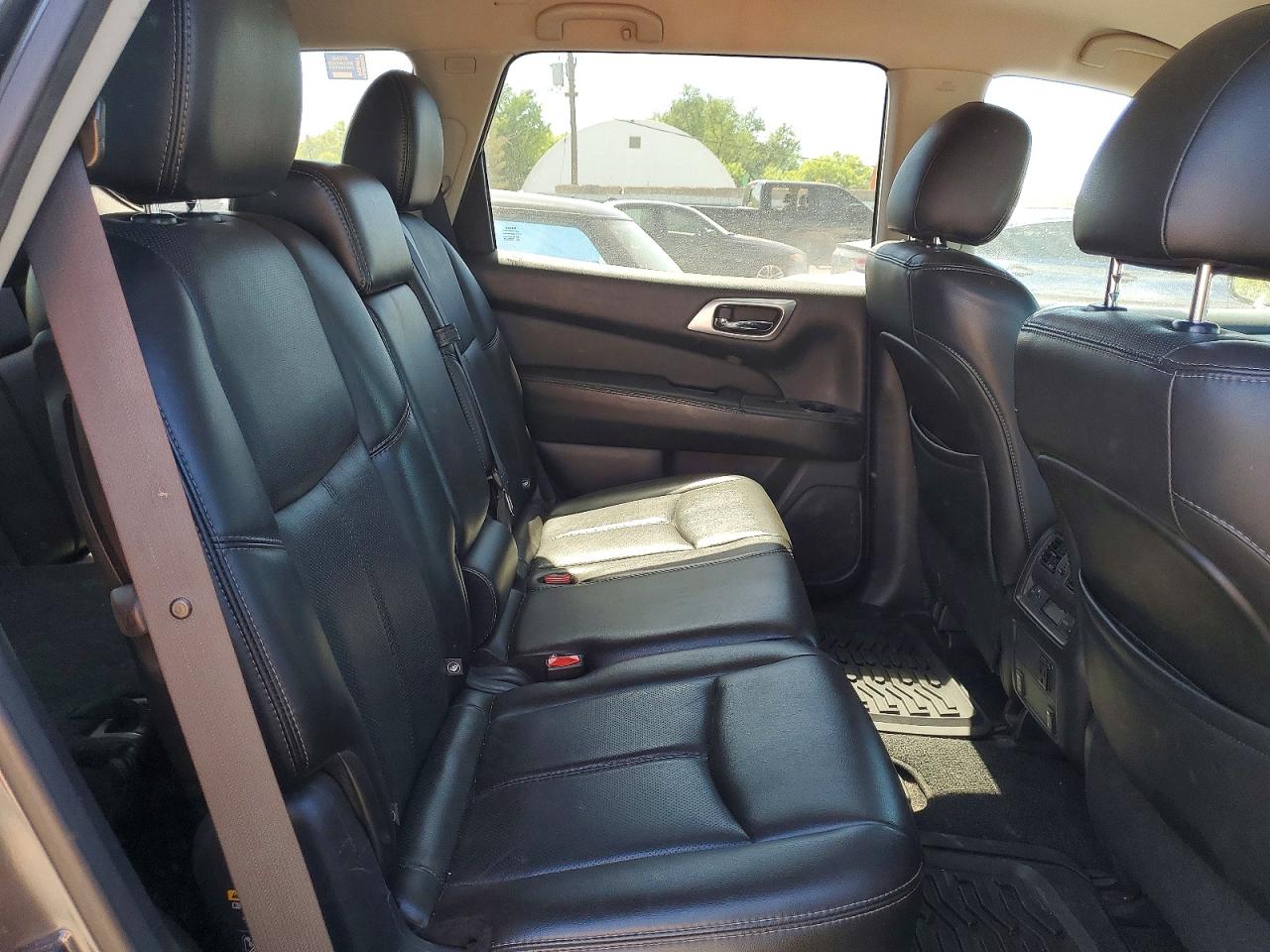 Nissan Pathfinder Platinum