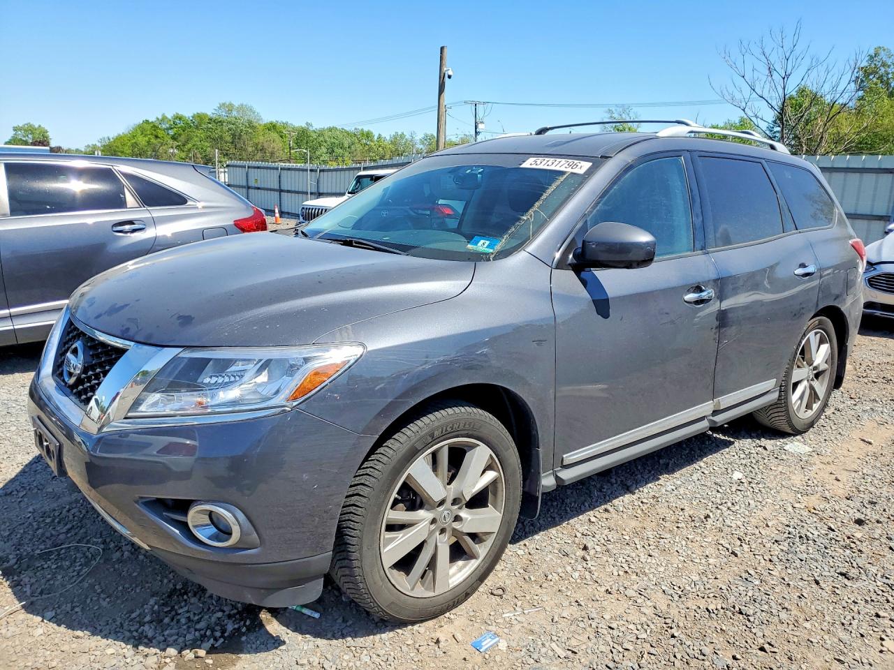 Salvage Nissan Pathfinder Image