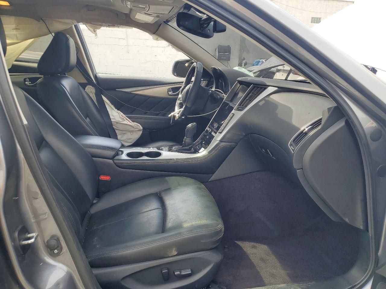 INFINITI Q50 Luxe