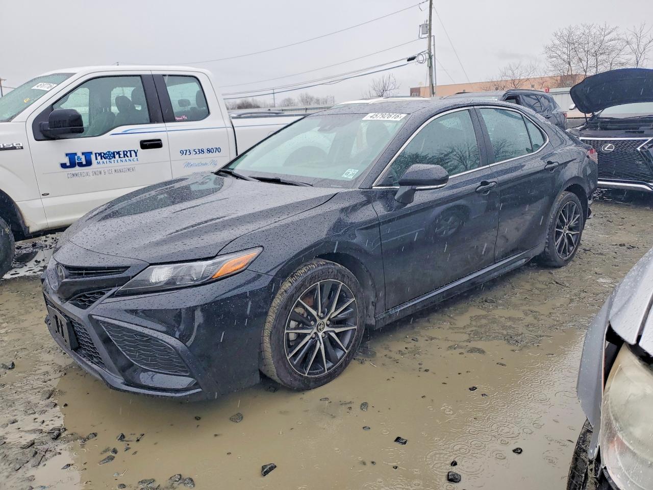 Salvage Toyota Camry Image