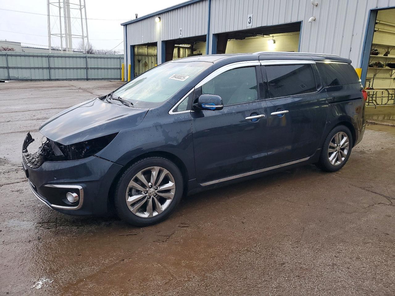 Salvage Kia Sedona Image