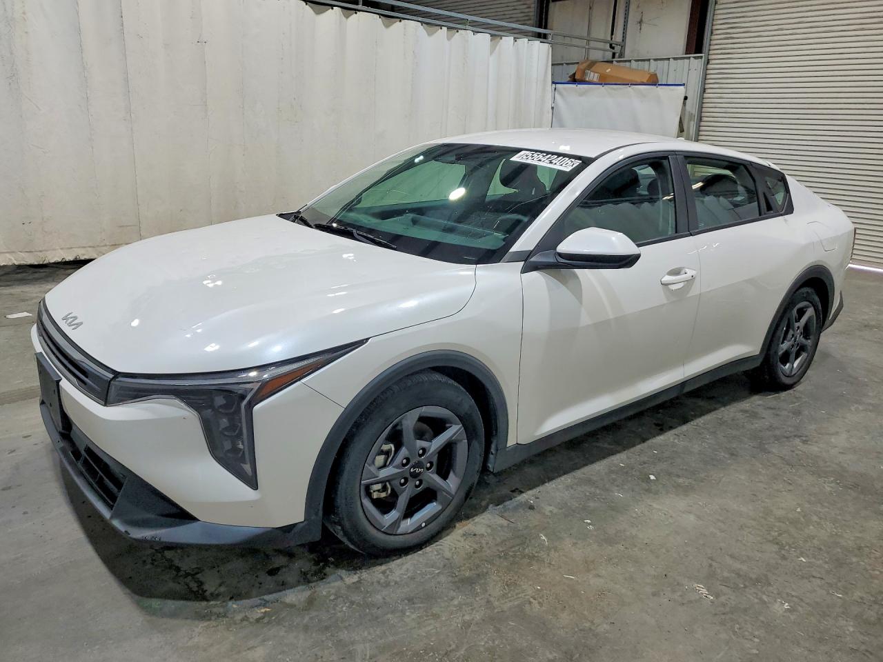 Salvage Kia K4 Lxs Image