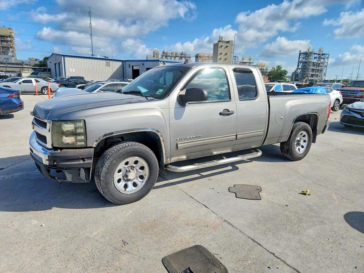 Salvage Chevrolet Silverado Image