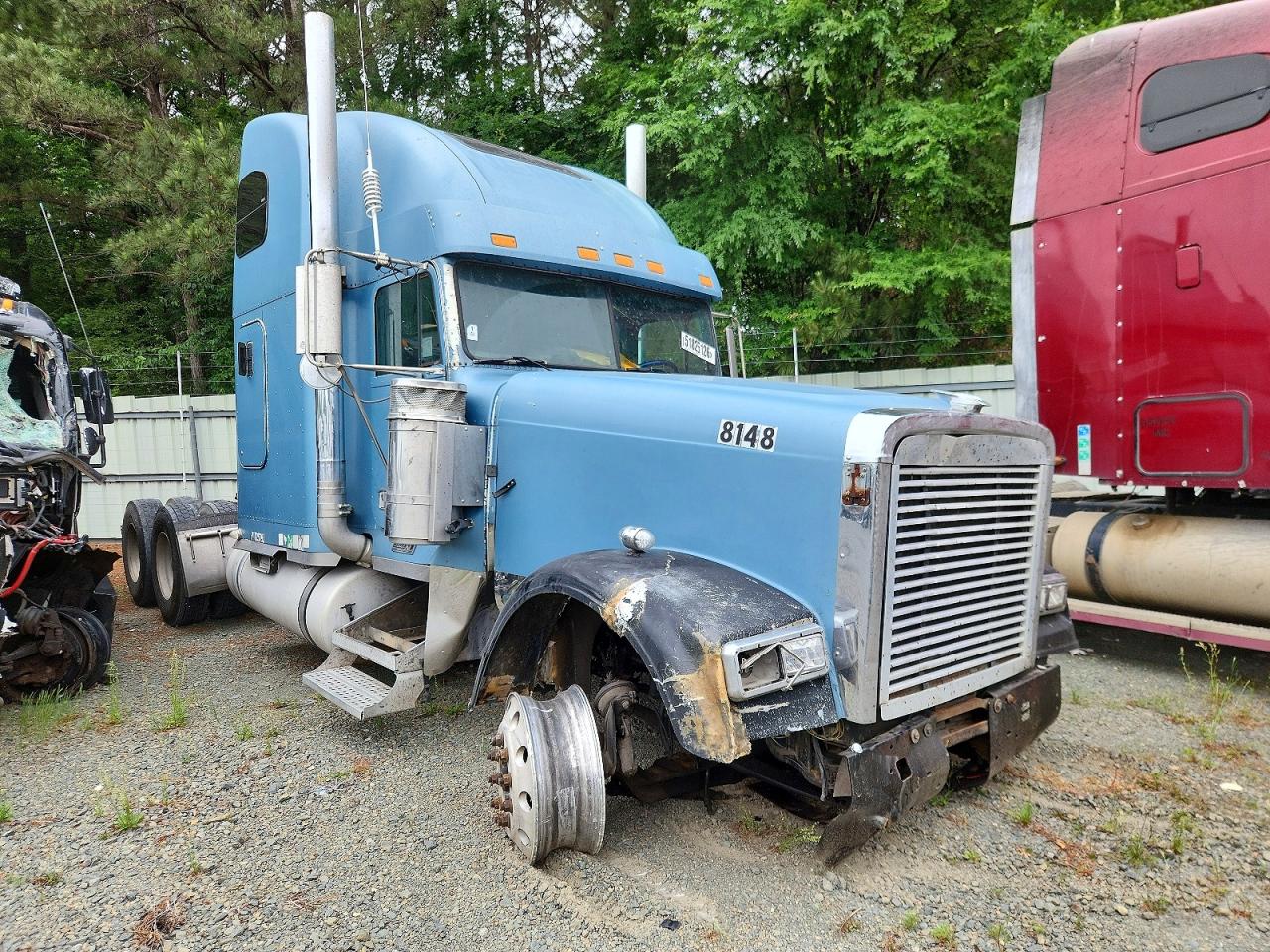 Salvage Freightliner Fld132xl Image