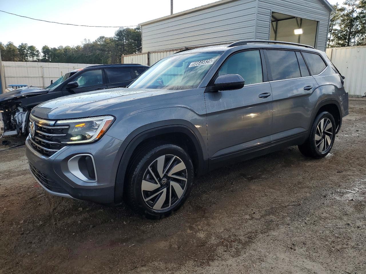 Salvage Volkswagen Atlas Image