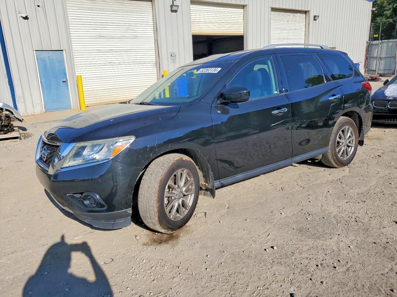 Salvage Nissan Pathfinder Image