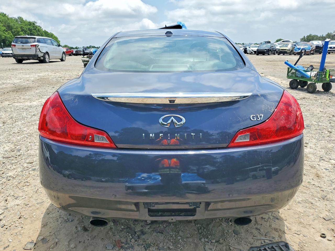 INFINITI G37 Base