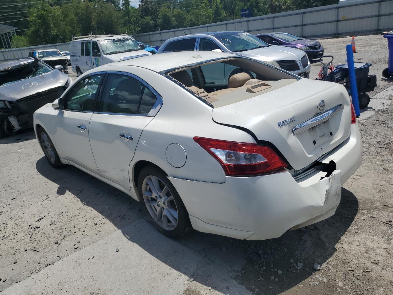 Nissan Maxima S