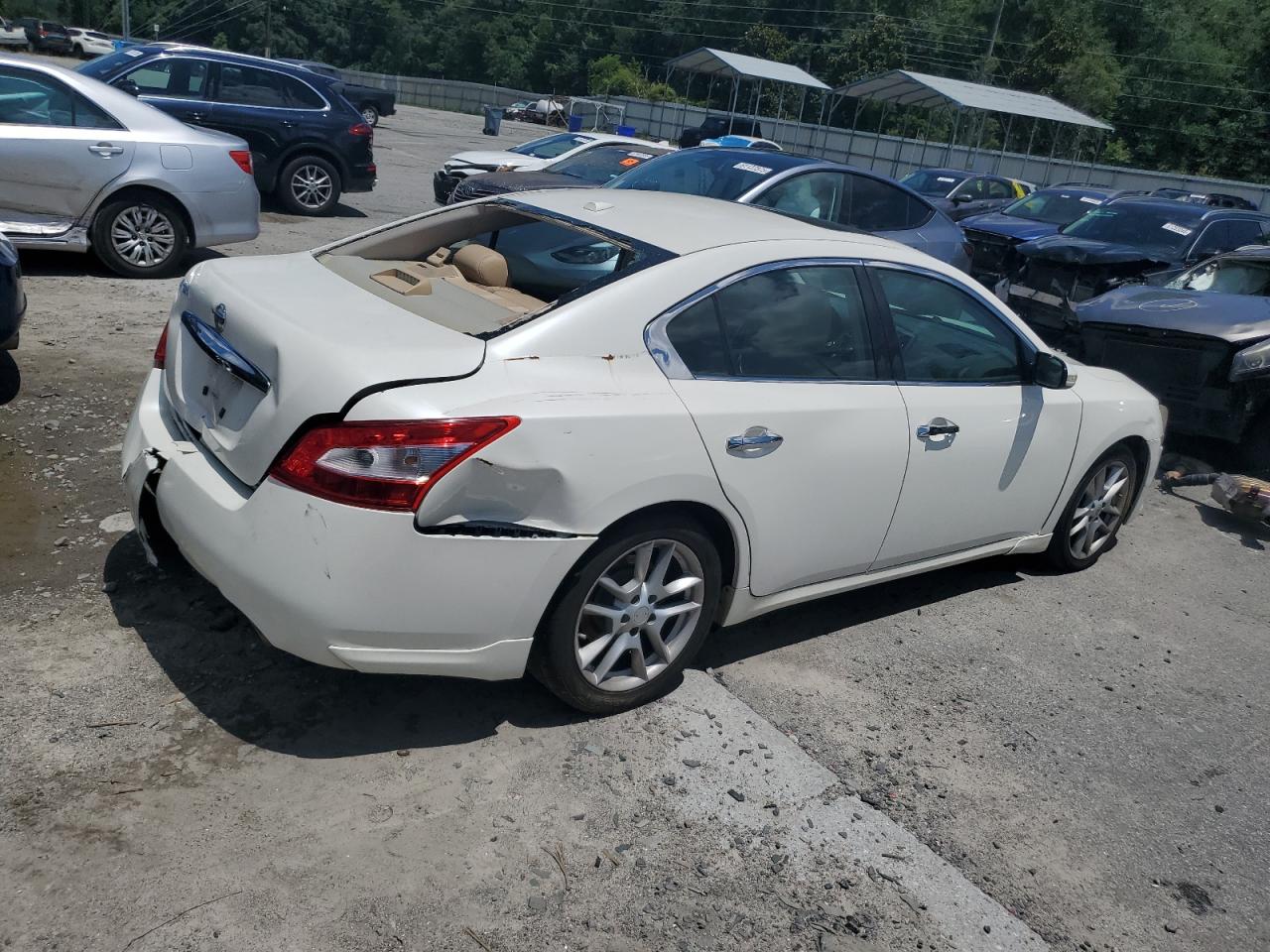 Nissan Maxima S