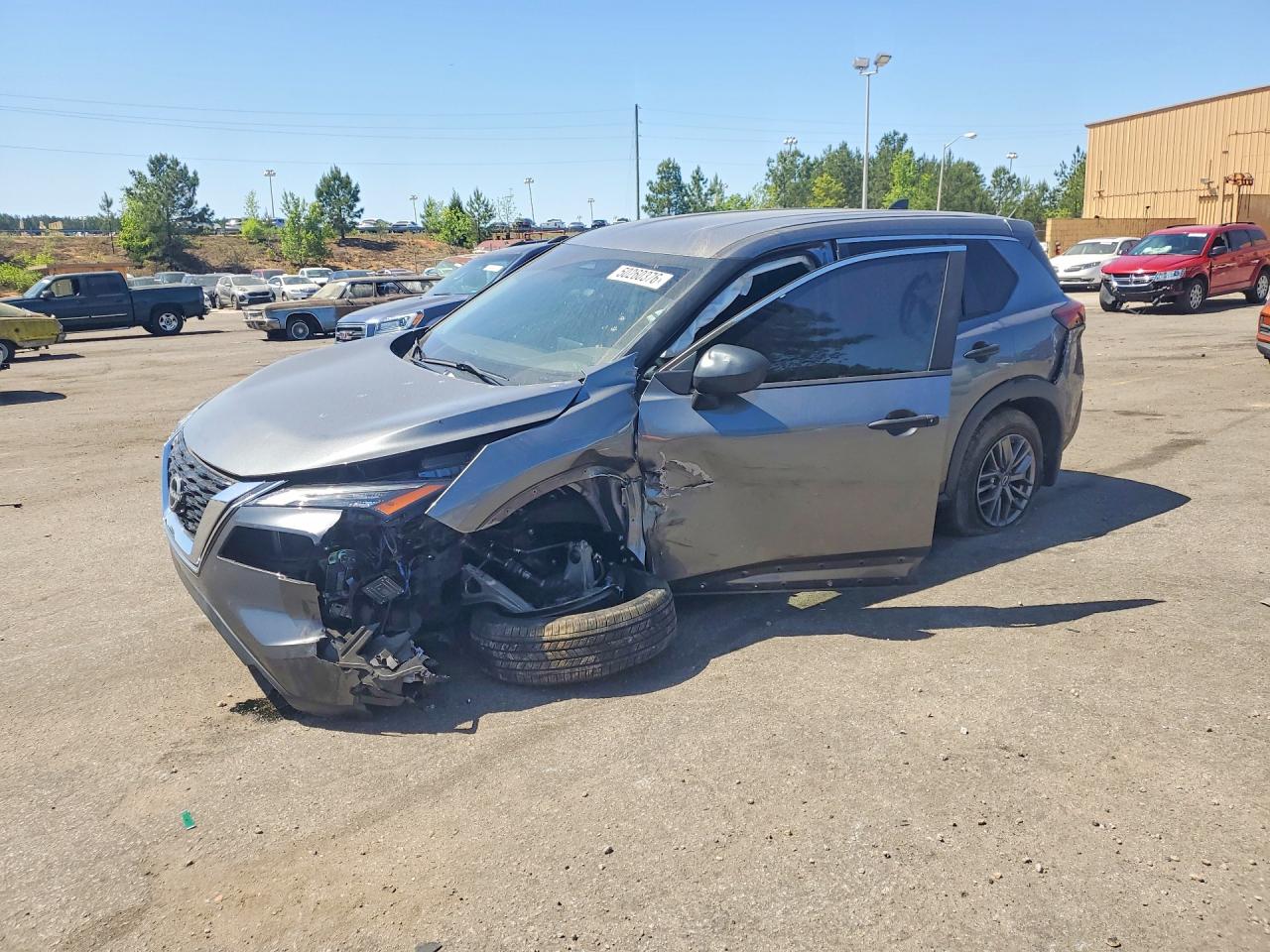 Salvage Nissan Rogue Image