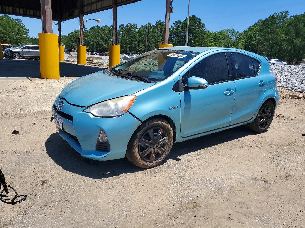 Salvage Toyota Prius c Image