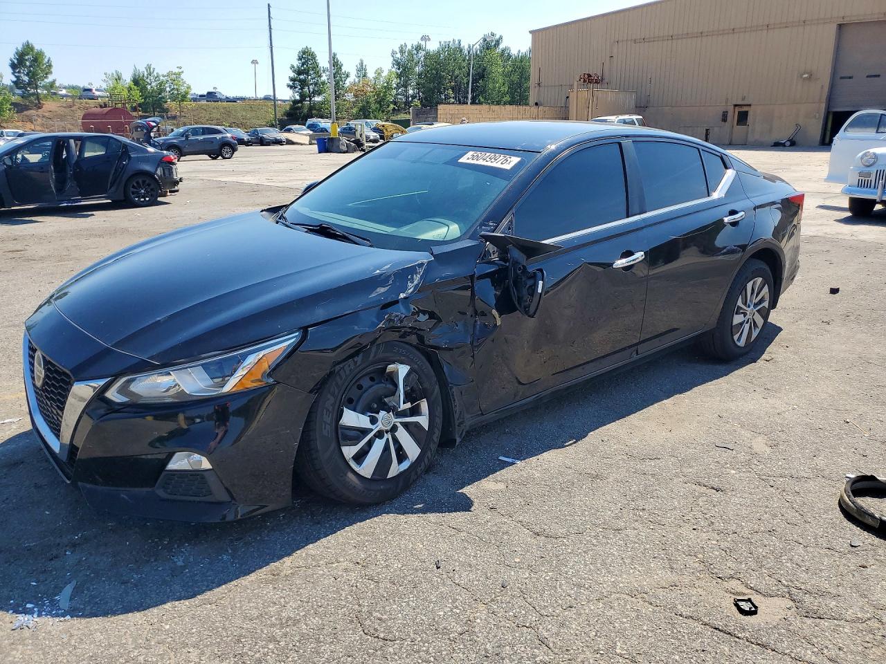 Salvage Nissan Altima Image