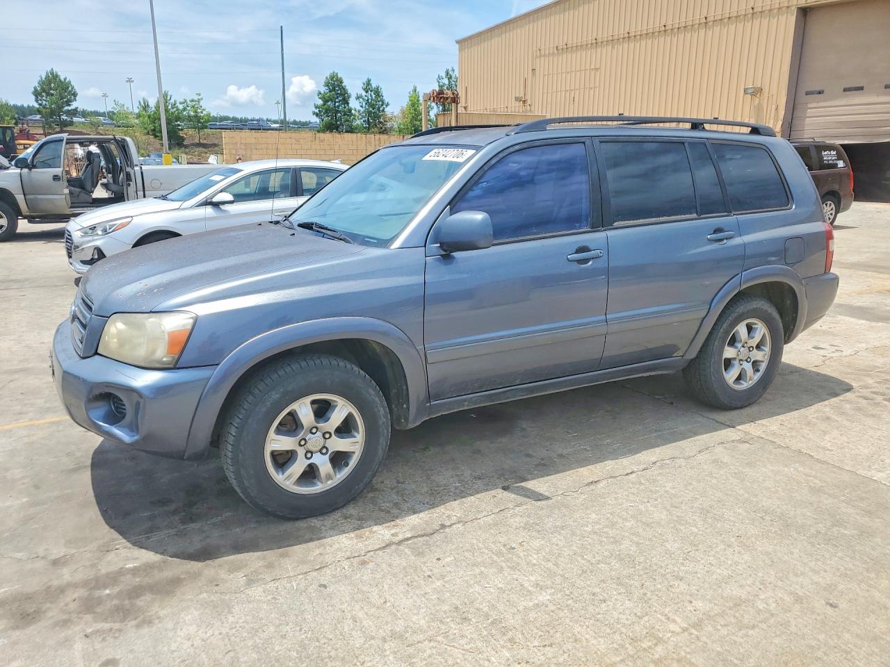 Salvage Toyota Highlander Image