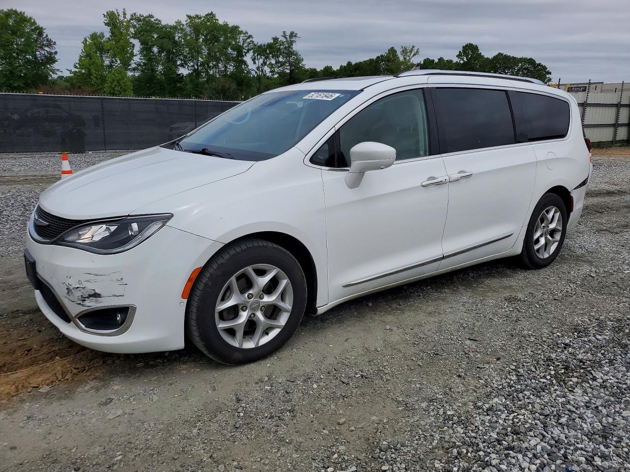 Salvage Chrysler Pacifica Image