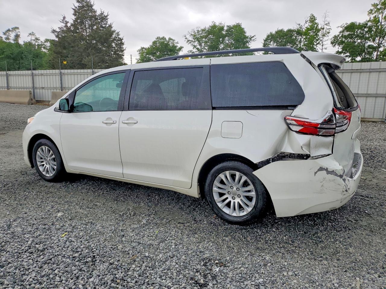 Toyota Sienna Xle 8-passenger
