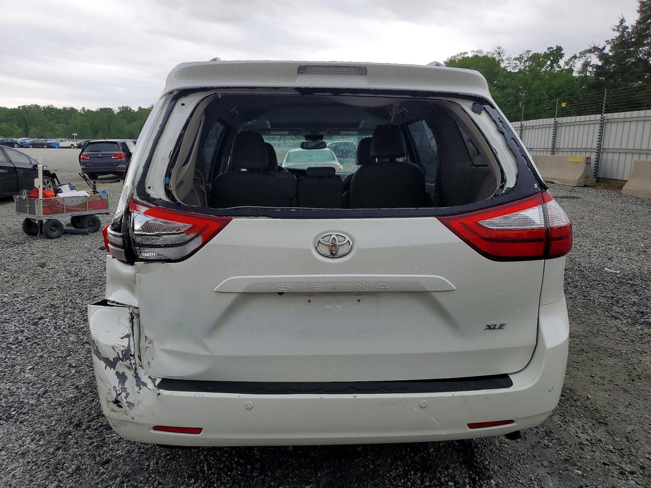 Toyota Sienna Xle 8-passenger
