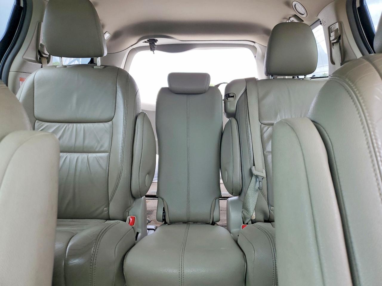 Toyota Sienna Xle 8-passenger