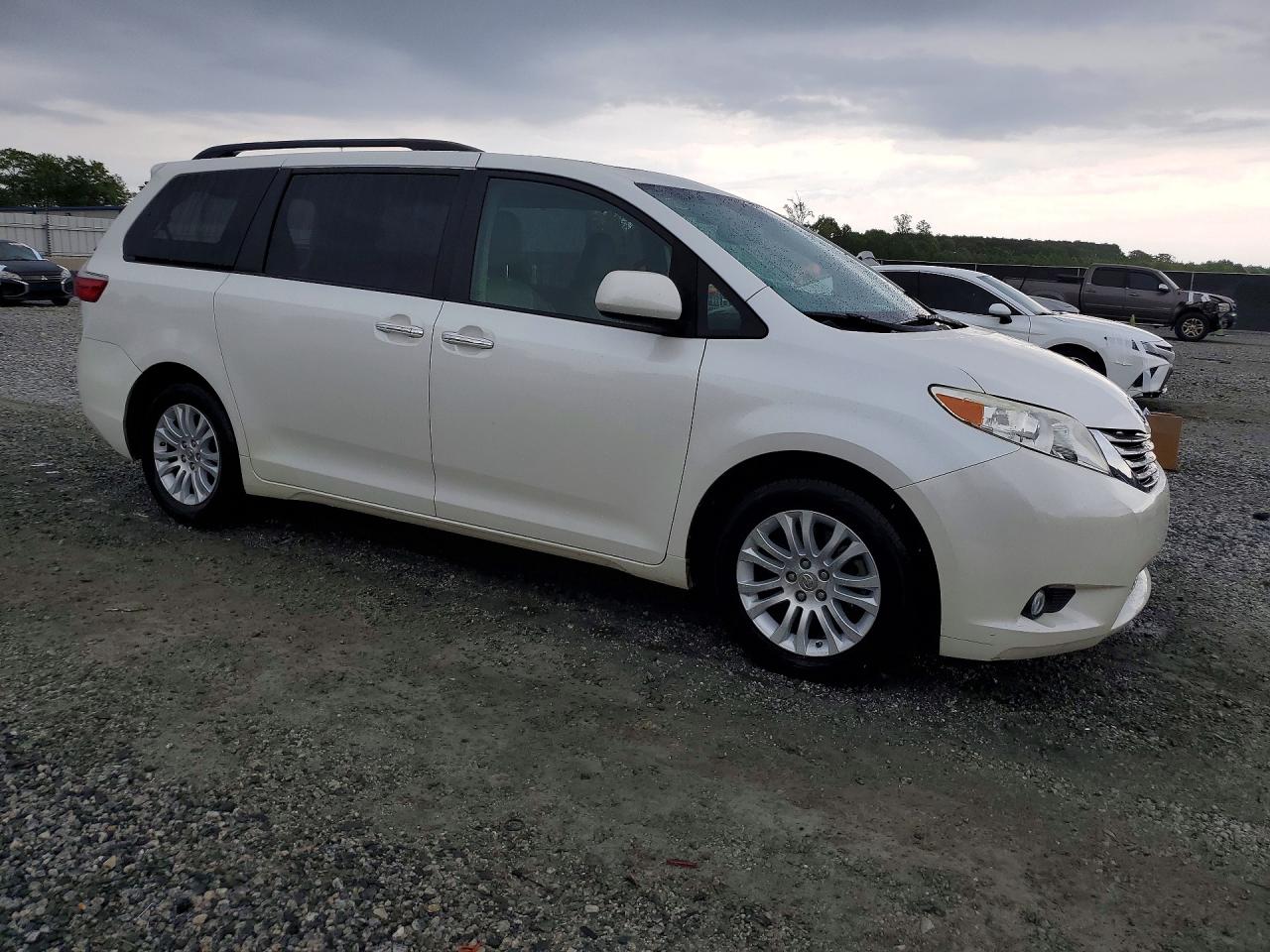 Toyota Sienna Xle 8-passenger
