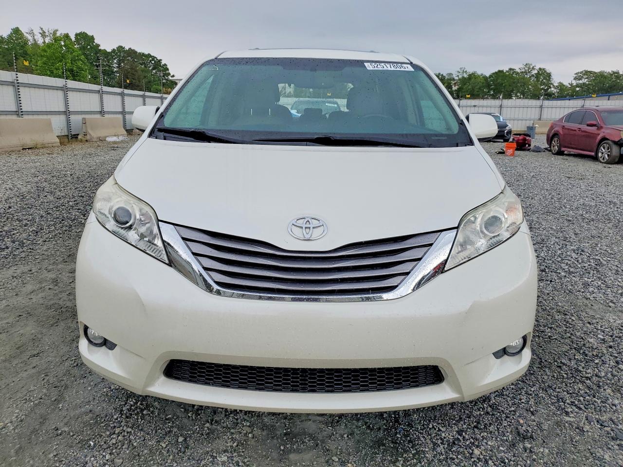 Toyota Sienna Xle 8-passenger