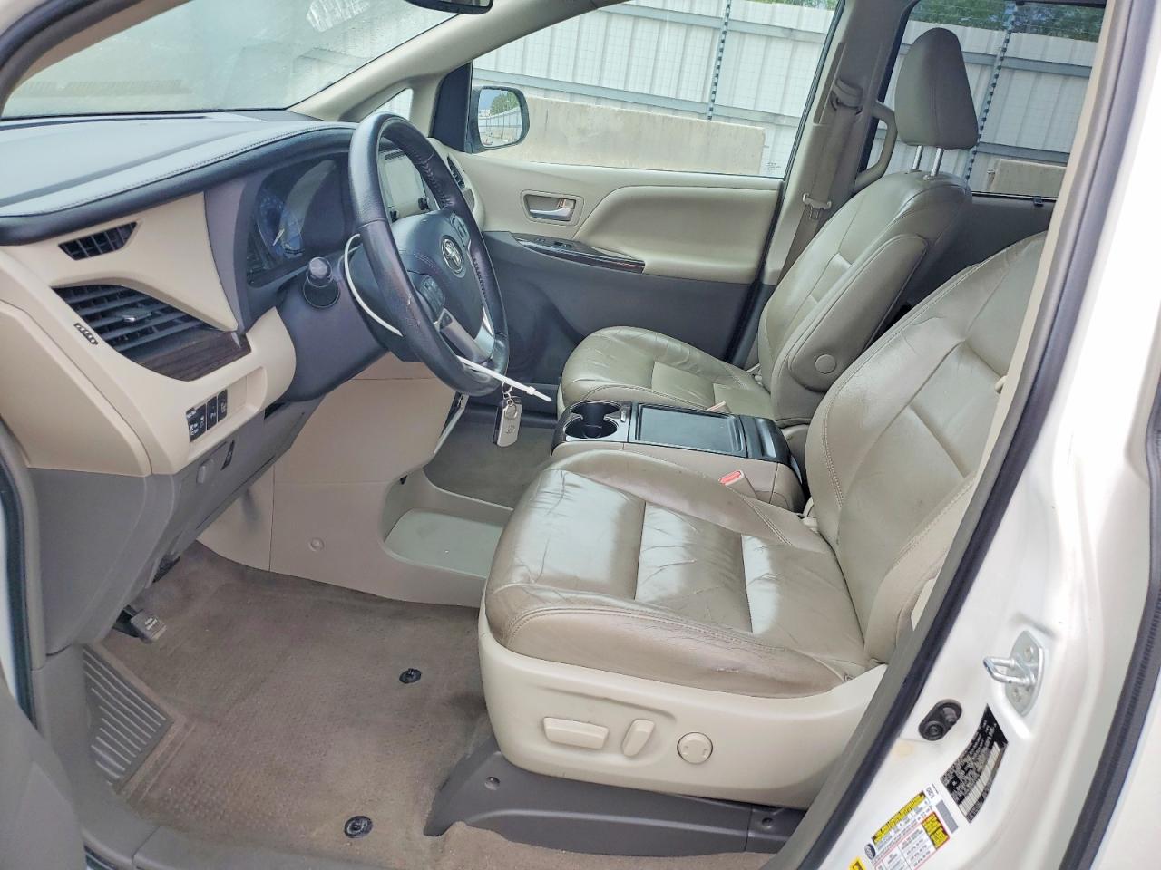 Toyota Sienna Xle 8-passenger