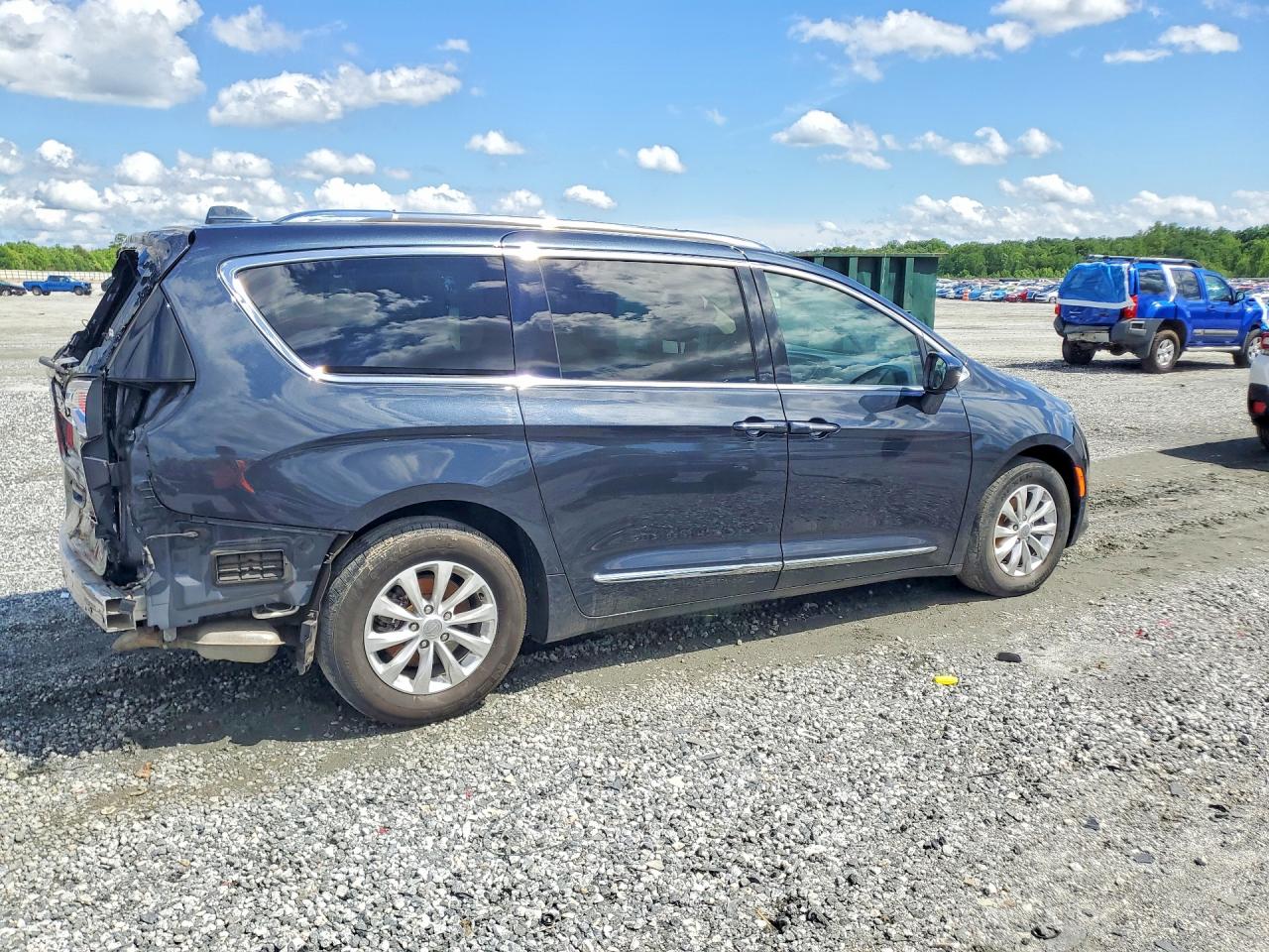 Chrysler Pacifica Touring L