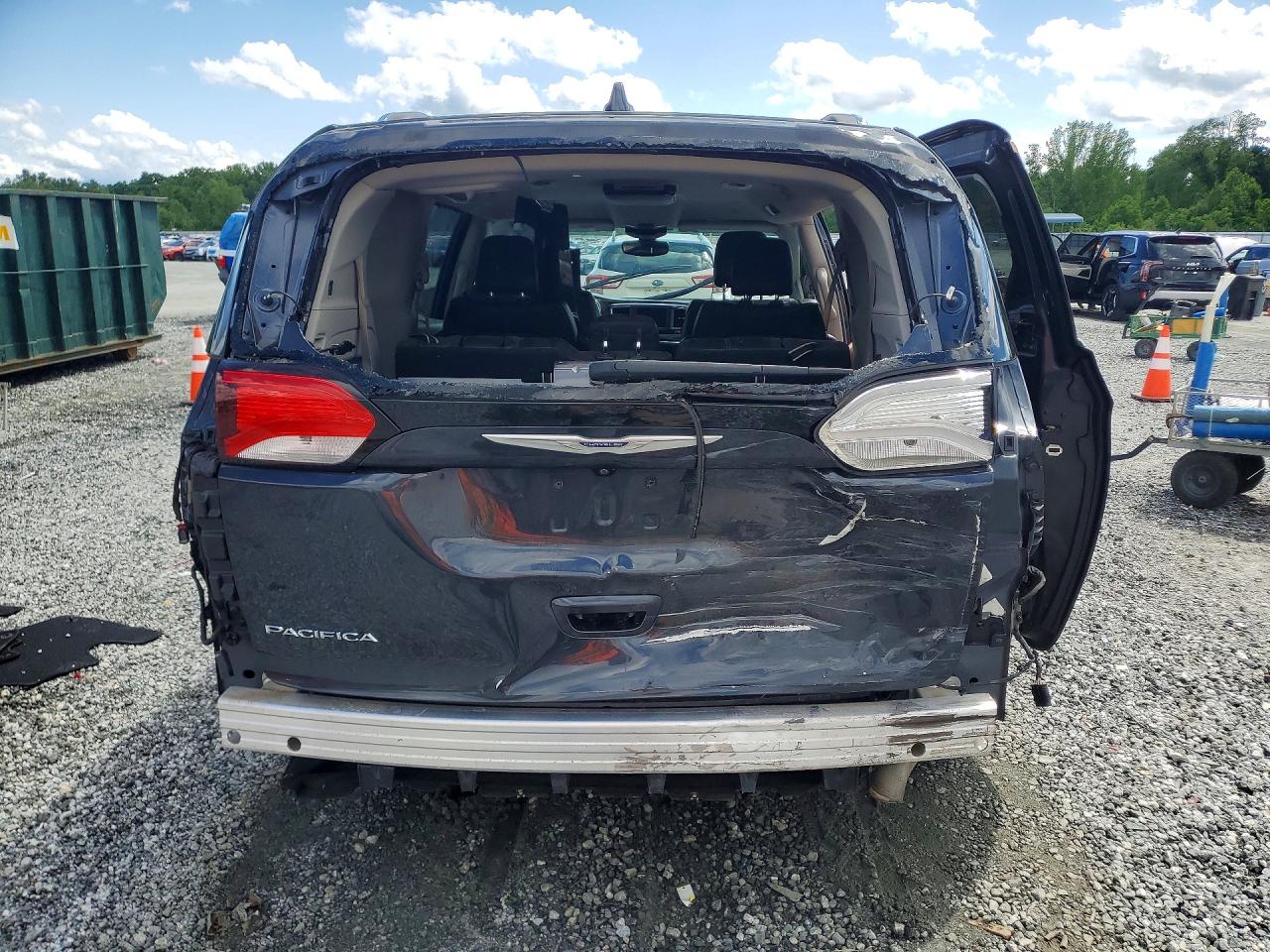 Chrysler Pacifica Touring L