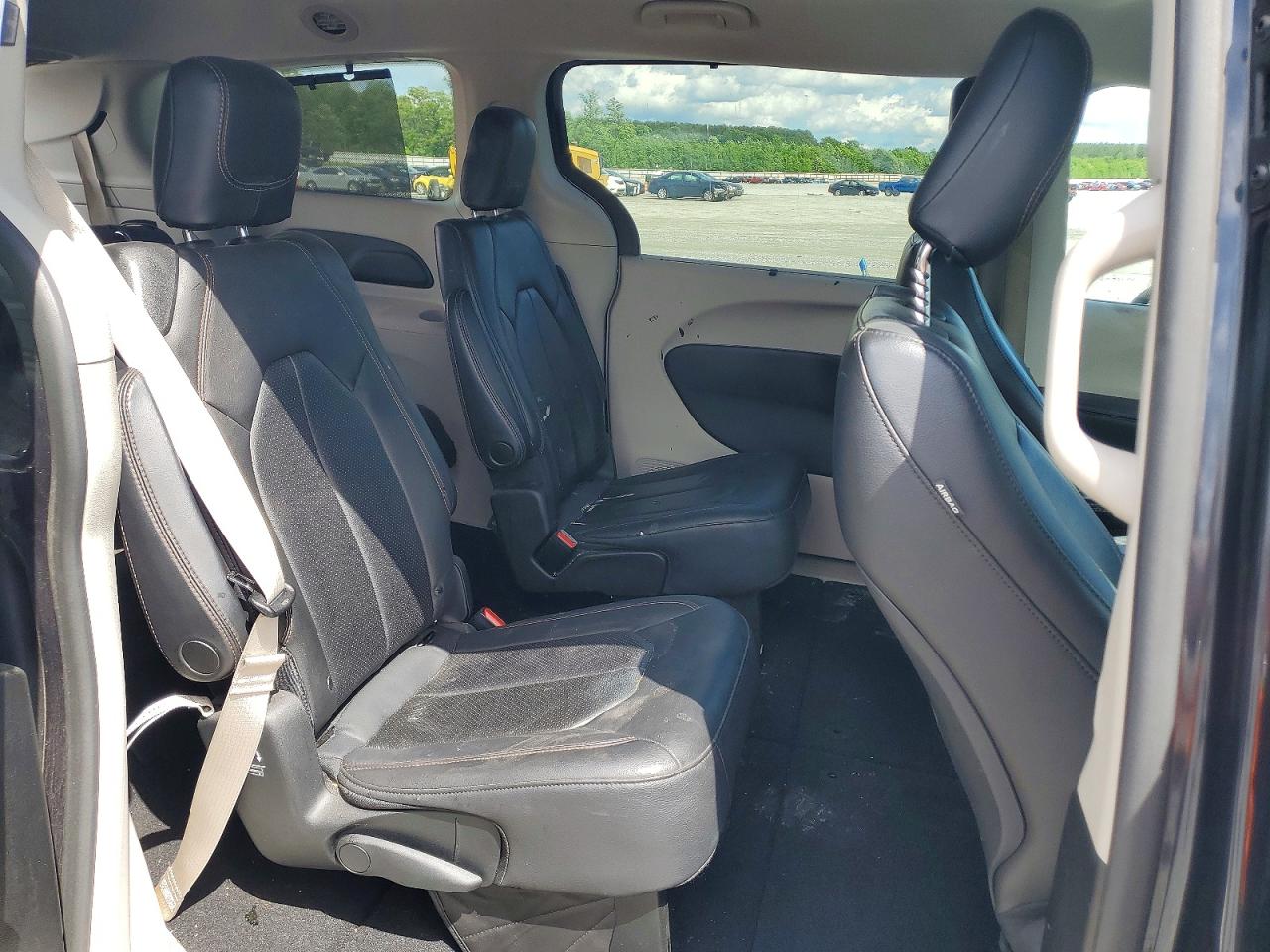Chrysler Pacifica Touring L